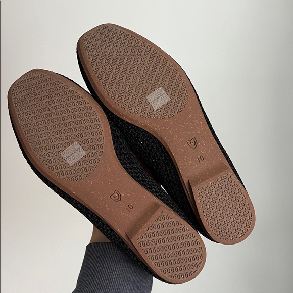 Tried on 1x Rothy’s in love insole the max square honeycomb mesh black loafers - Picture 5 of 9